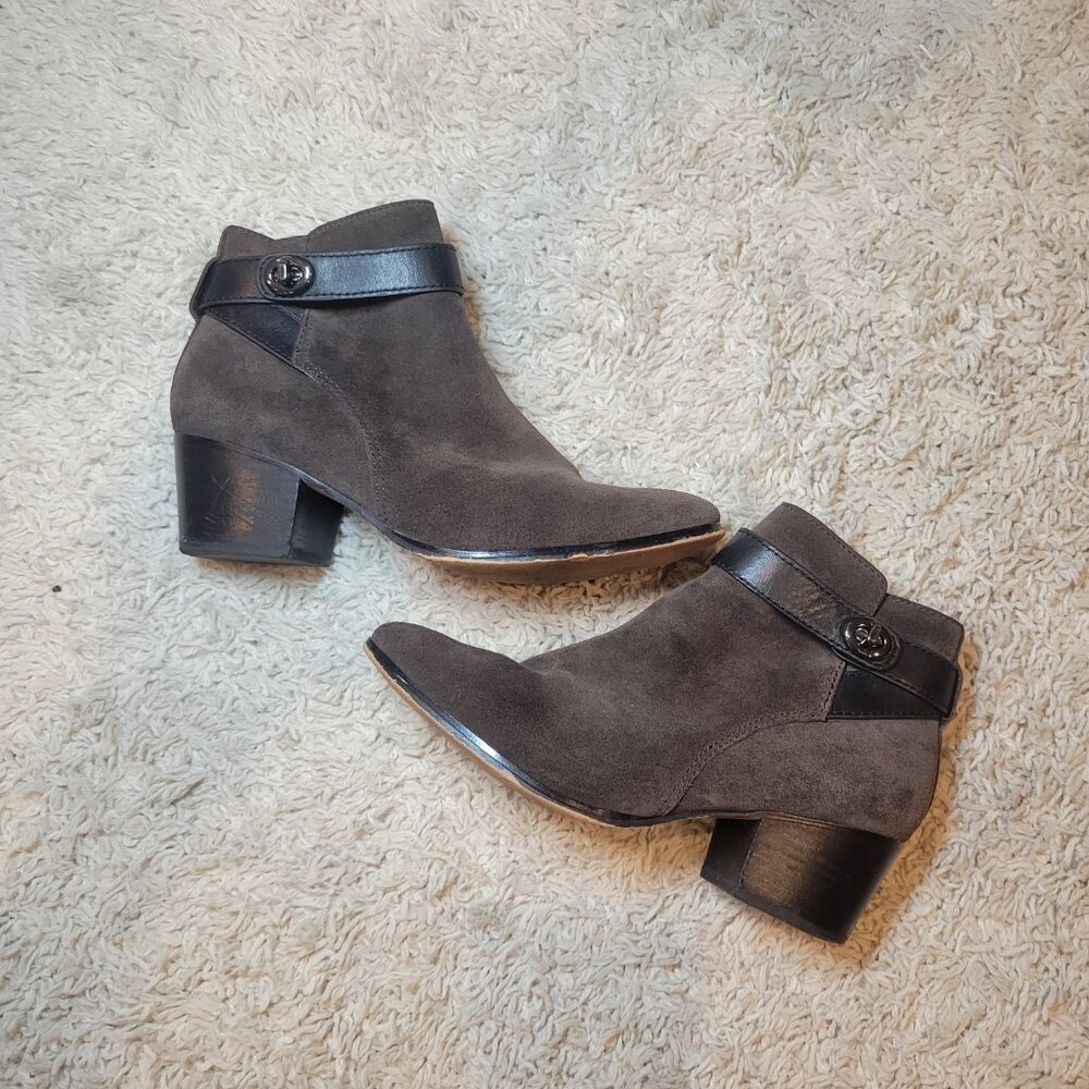 Coach Patricia Fatigue Chestnut Suede Ankle Bootie 6 Boots Turn Lock - Picture 13 of 13